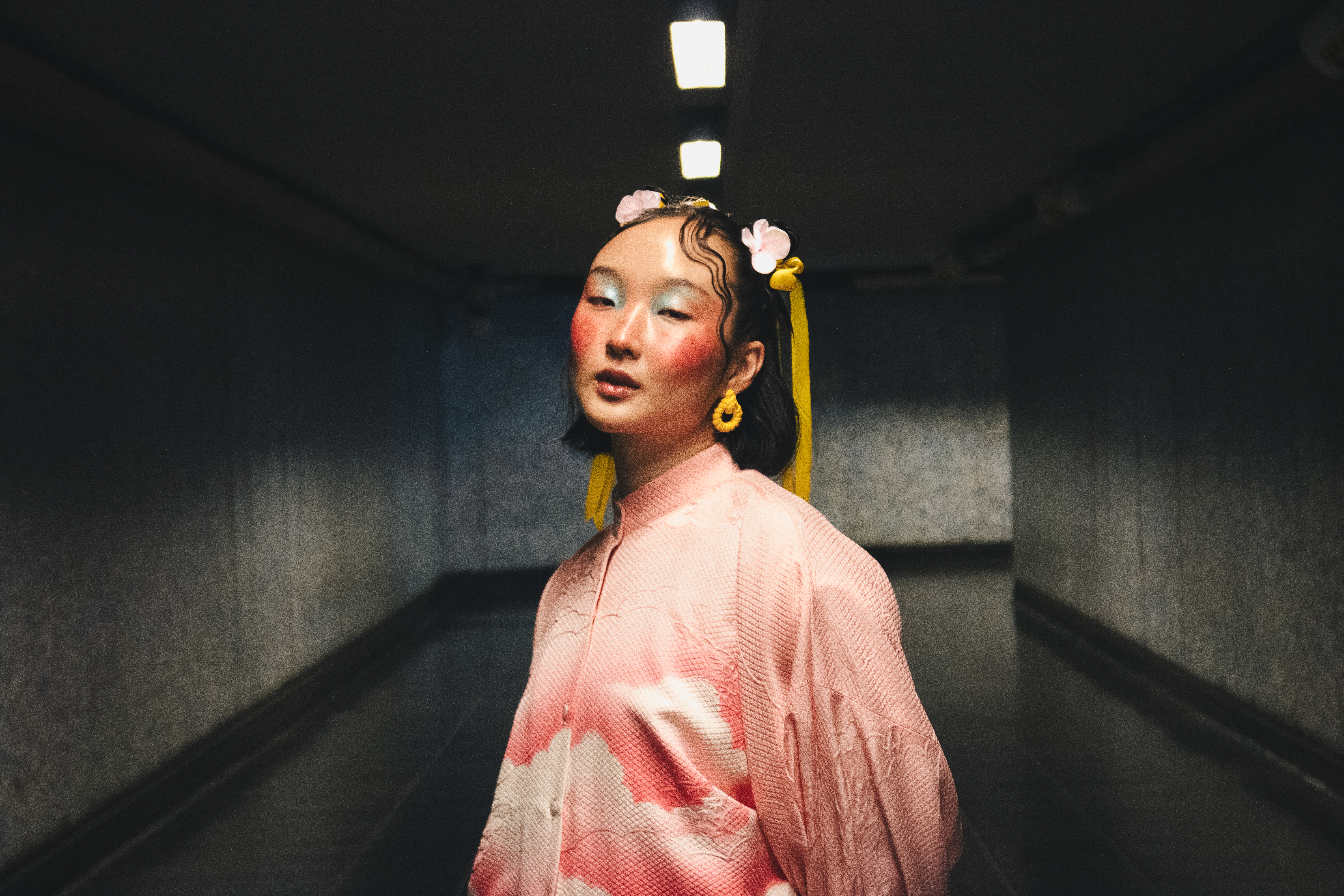 Referencia de producción editorial de moda en estudio
