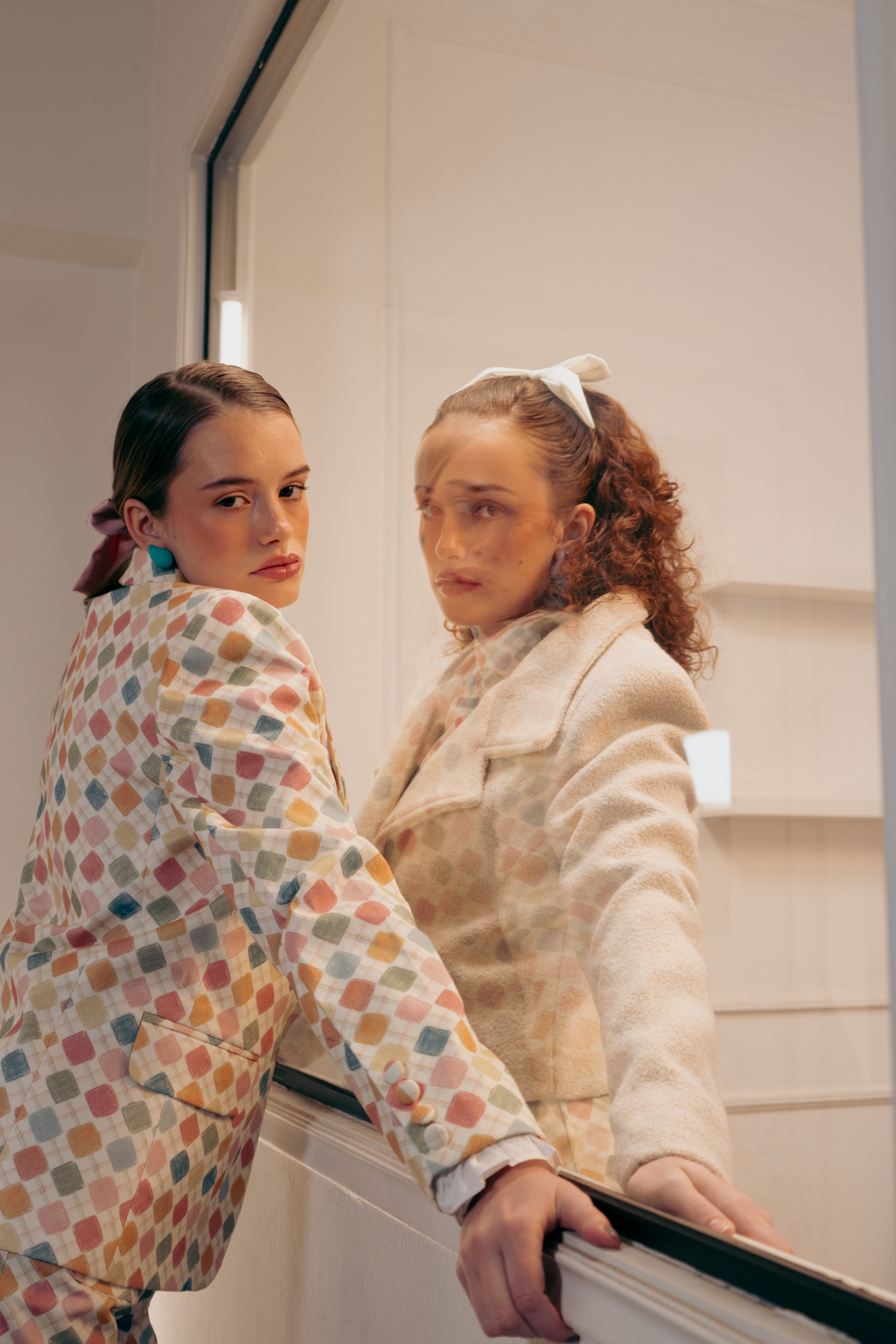 Referencia de composición, color y styling para moda editorial